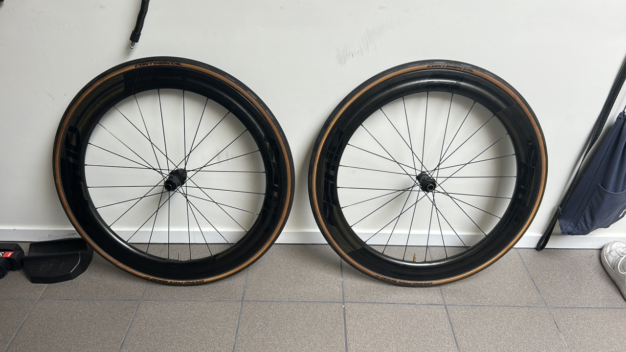 Disc FFWD F6 Carbon racewielen met keramische lagers