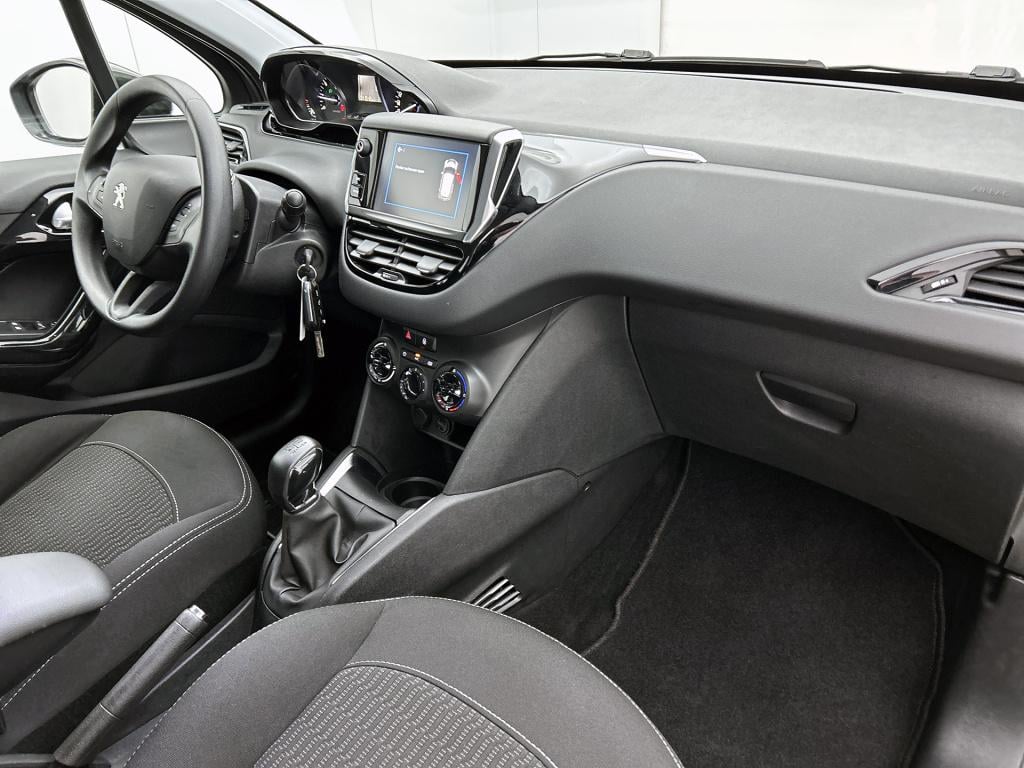 Peugeot 208 82 pk active | rijklaar | trekhaak | navigatie | apple carplay 