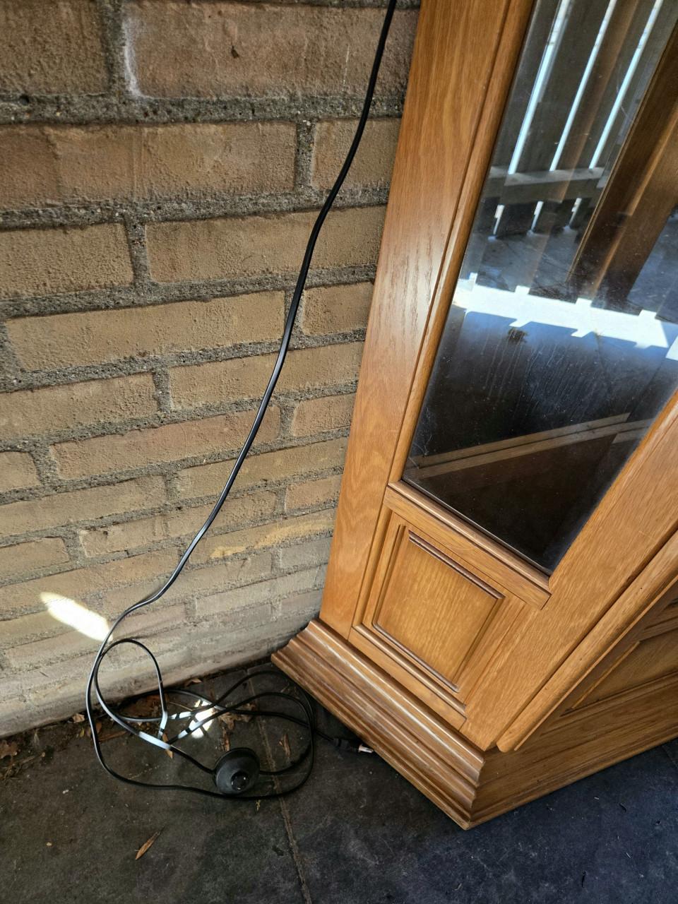 Lichteiken vitrinekast  Incl verlichting. 200 cm hoog