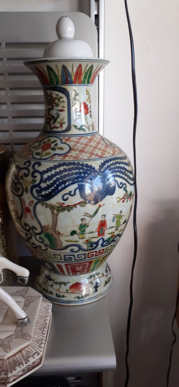 Bijzet-tafel of Nachtkastje uit CHINA / of salontafel / div. Kunst