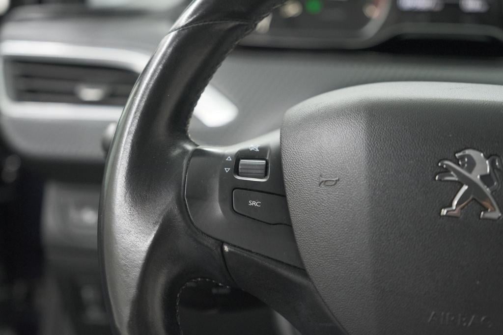 Peugeot 208 puretech 110 tech edition | camera | apple carplay | parkeersen