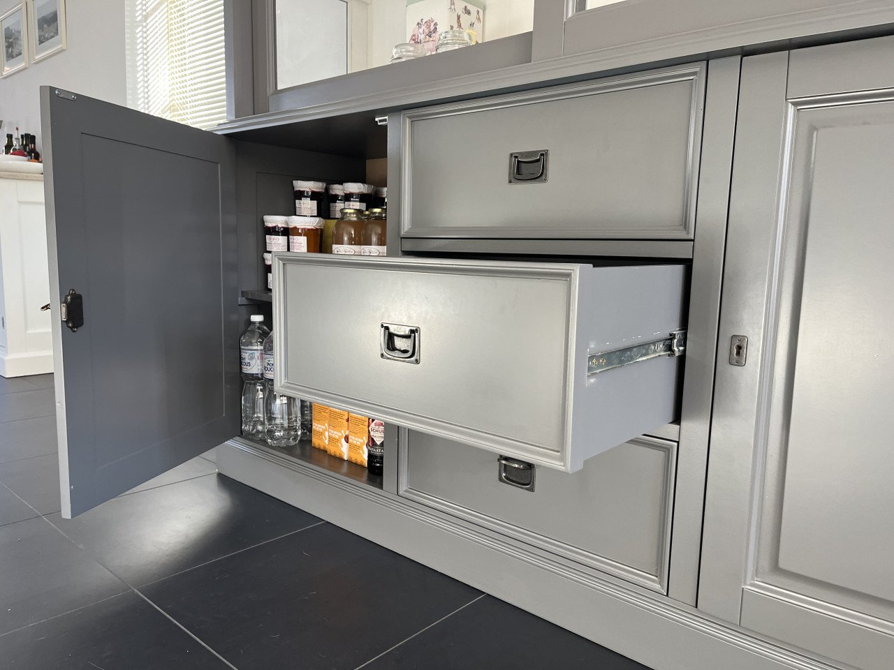 Vitrinekast - wegens verhuizing - VEERE