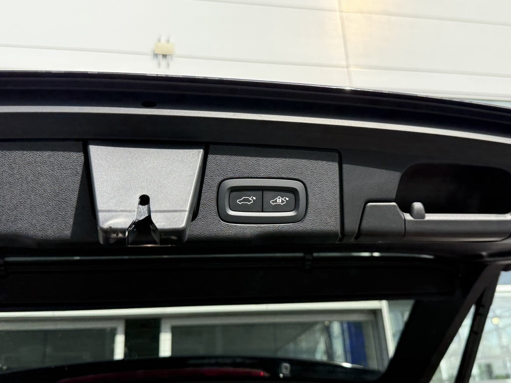 Volvo XC60 t8 455pk recharge black edition| full options !!
