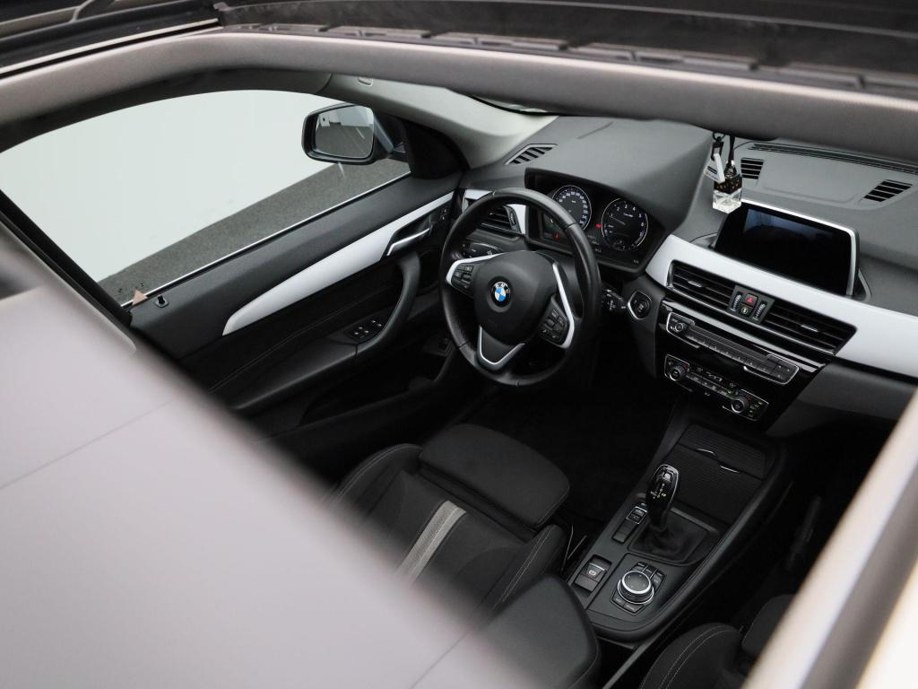 BMW X1 sdrive20i executive | automaat | apple carplay / android auto | pano