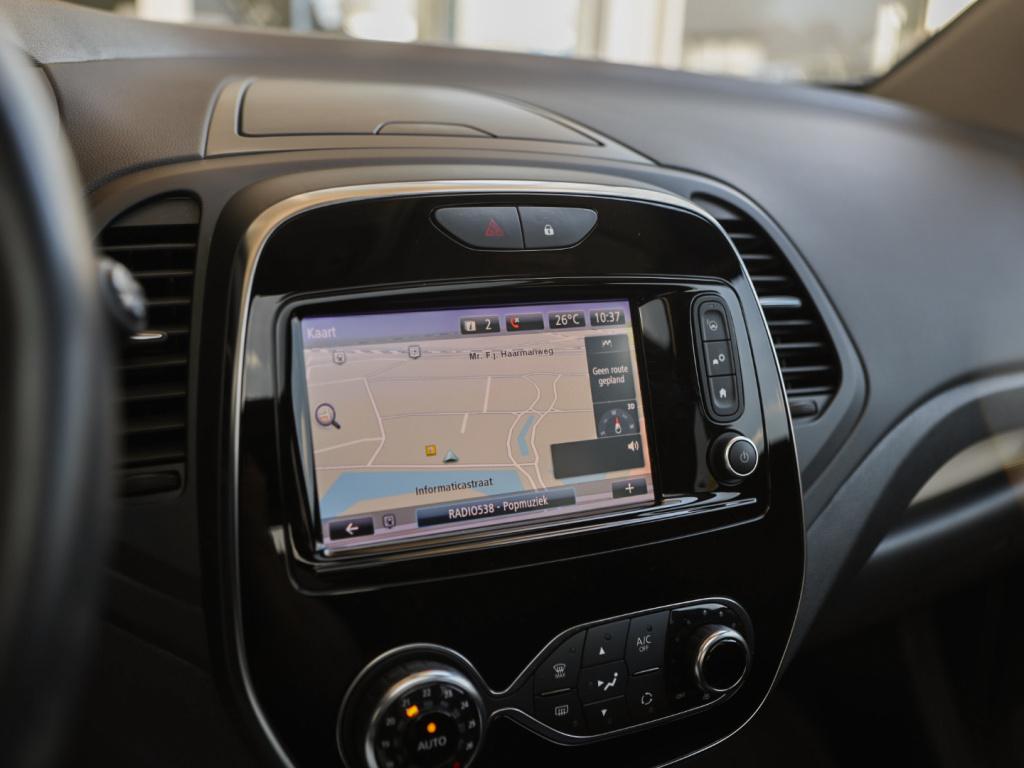Renault Captur 1.3 tce 150pk intens automaat | panoramadak | trekhaak | nav