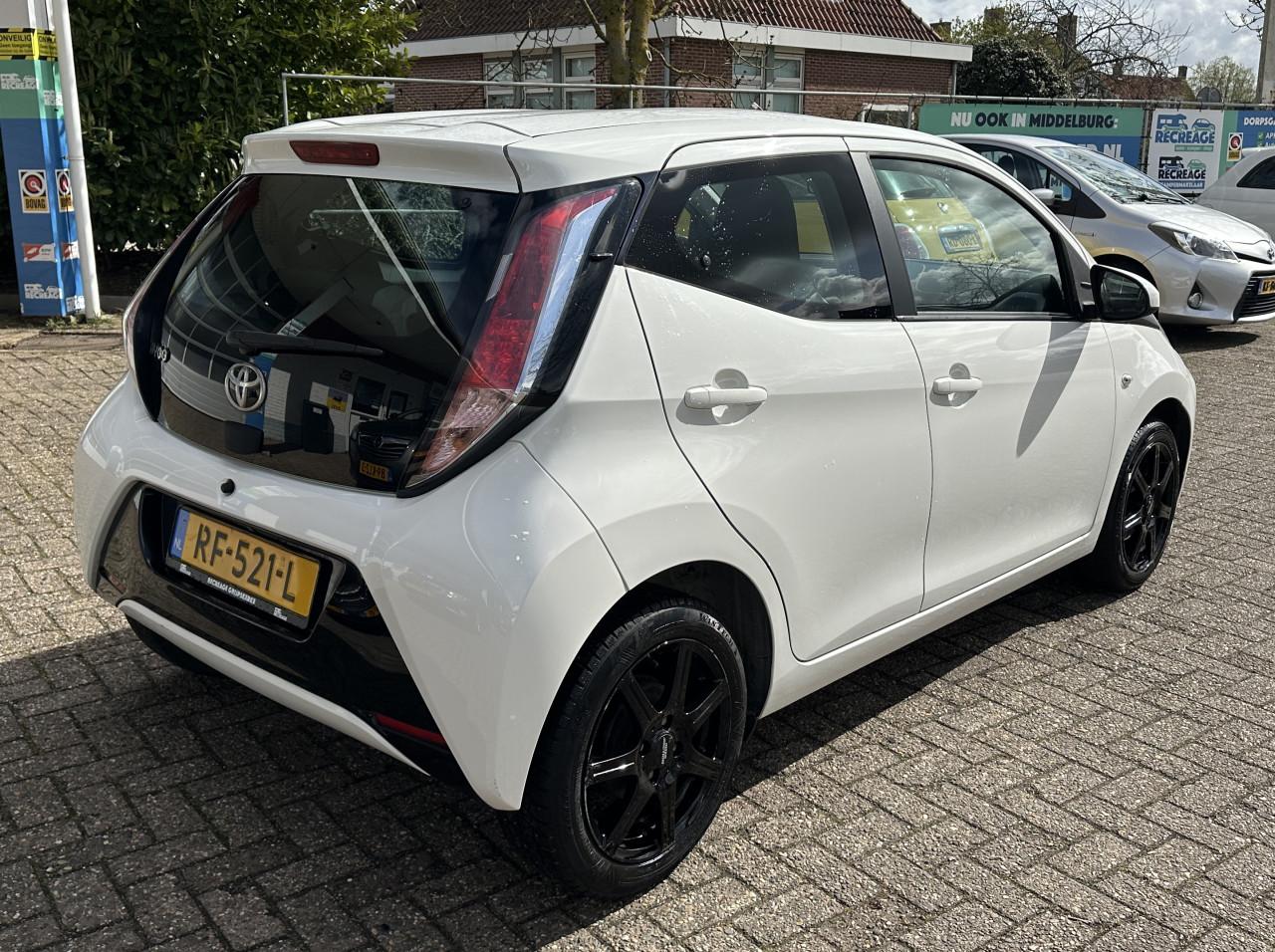 TOYOTA AYGO 1.0 VVT-i x-play | Airco | 3 maanden garantie | Vol jaar APK