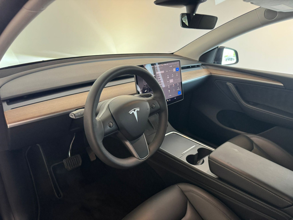 Tesla Model Y long range awd 75 kwh