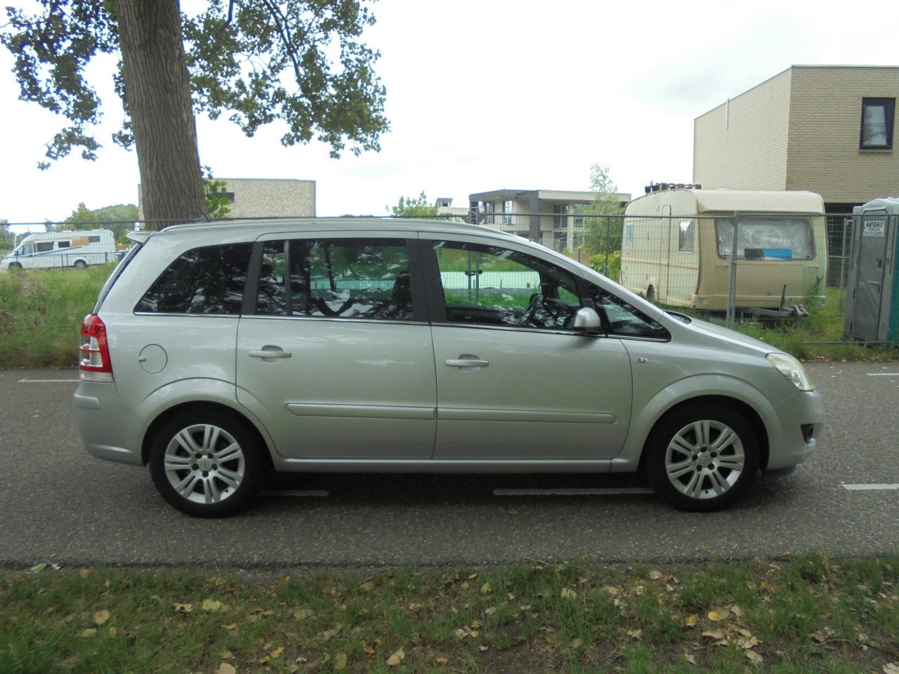 Zafira 7 persoons nette onderhouden auto eerste eigenaar N.A.P apk vol jaar