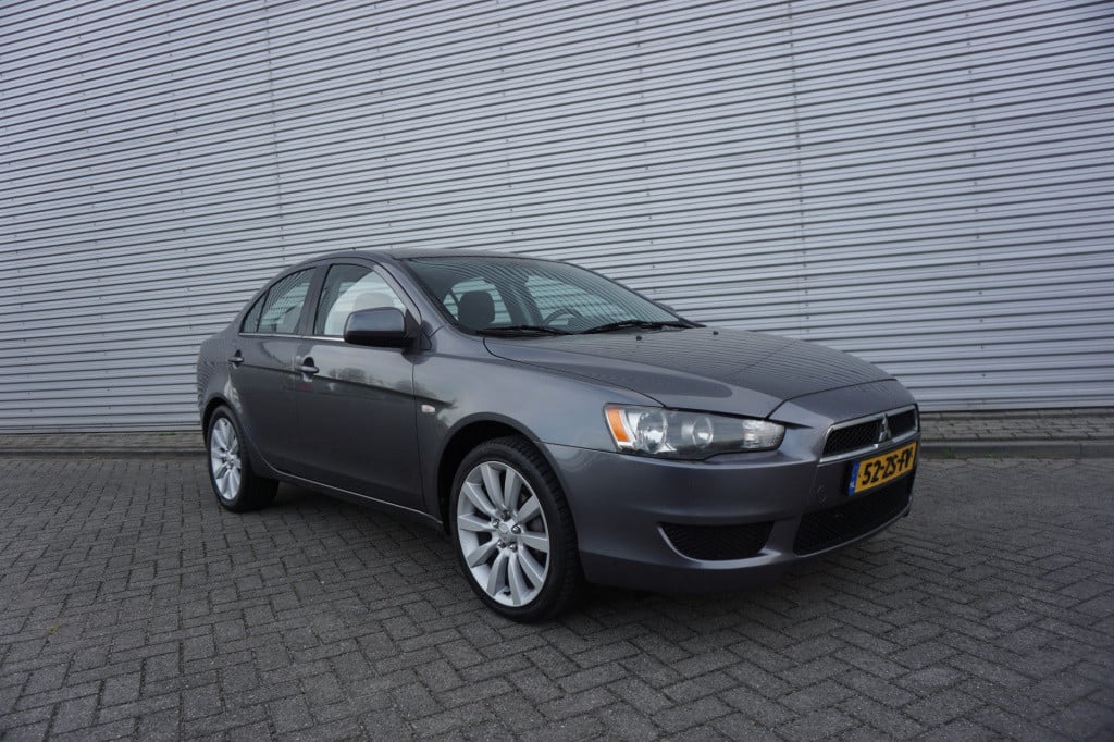 Mitsubishi Lancer sports sedan 1.8 invite airco / cruise / elektr. ramen / 
