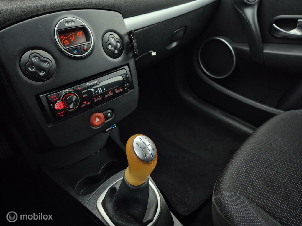 Renault Clio 1.6-16v dynamique / origineel nl / 5- deurs / airco / cruiseco