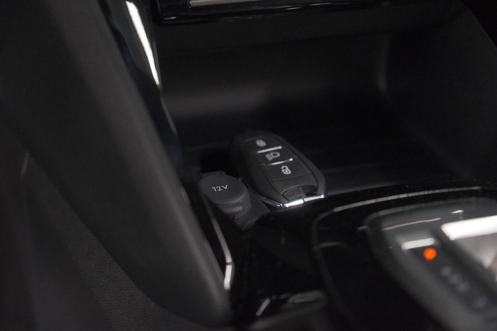 Peugeot 2008 1.2 hybrid 145 allure | vision plus pakket | 360 camera | adap
