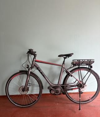 Cube touring elektrische herenfiets.