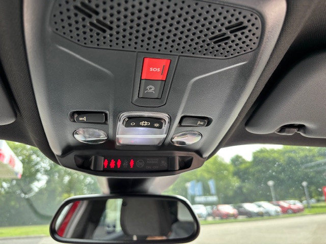 Peugeot 2008 allure 1.2 pt-100pk navigatie | apple carplay & android auto |