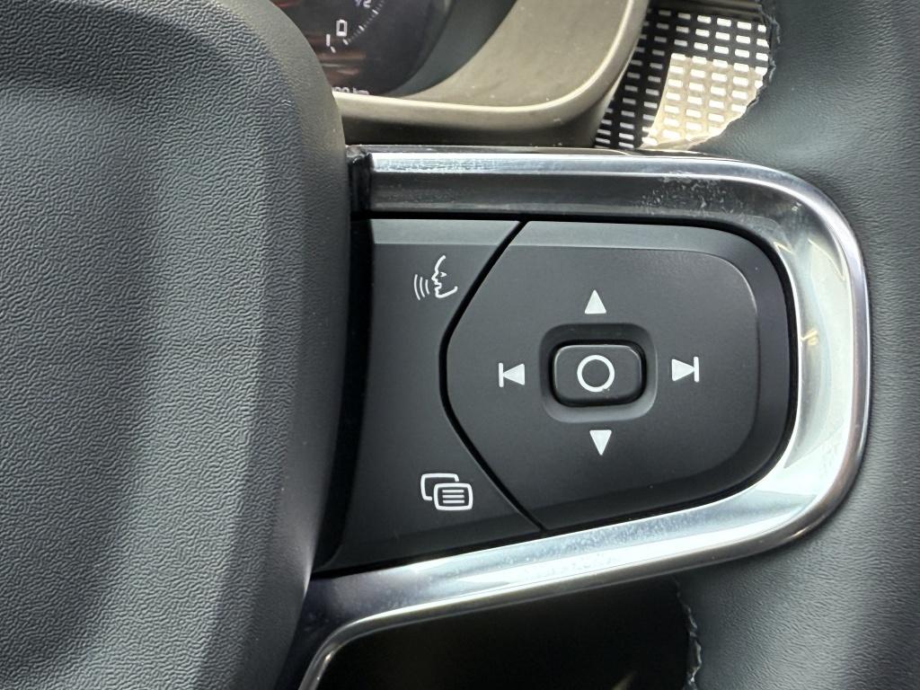 Volvo XC40 t5 262pk recharge ultimate dark |leder+ memory| camera| h&k soun