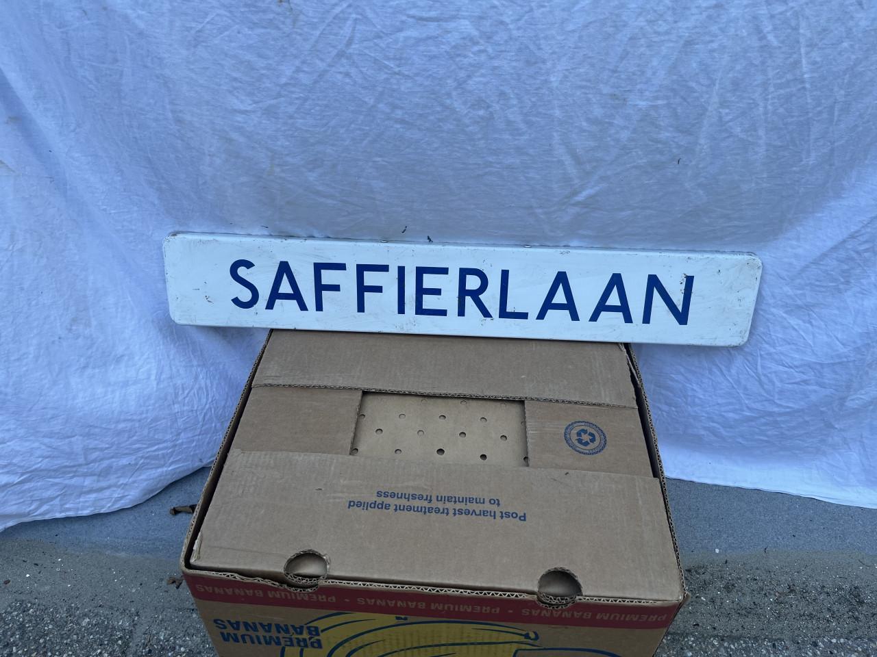 Straatnaambord Saffierlaan