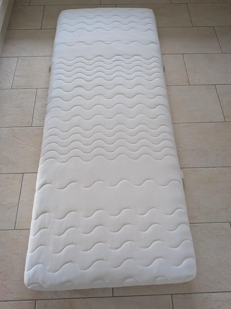 Schoon matras 80 x 200 x 16 (in goede staat )