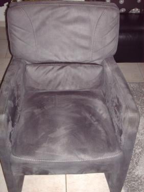 Te koop  :   4 Eetkamerstoelen.