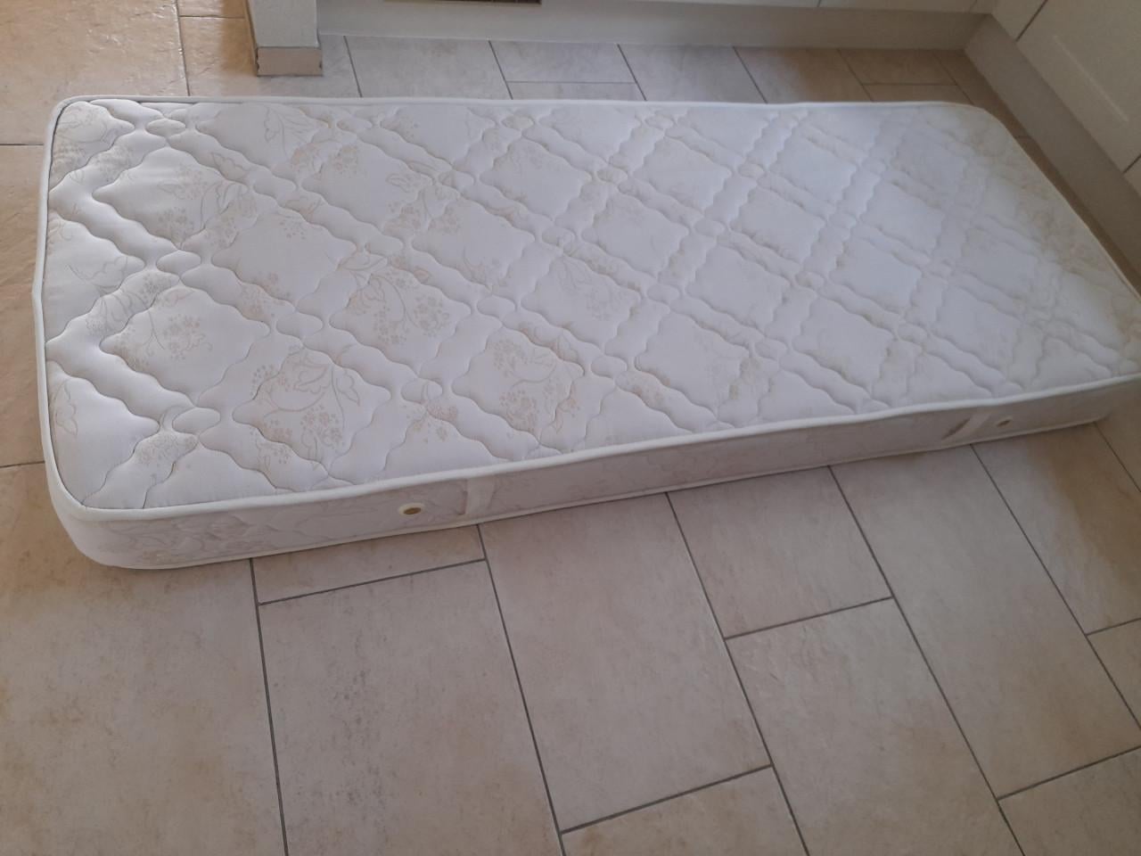 Net matras 80 x 200 x 17 (in goede nette staat )