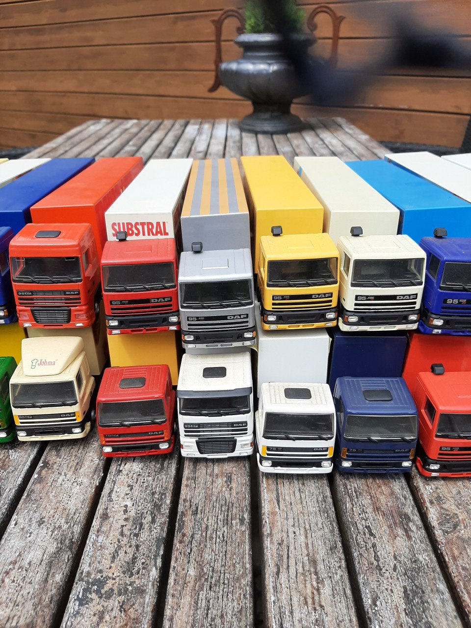 45 lion car vrachtwagens, 20 in doos en 25 los, 9 spiegelsets5 lege dozen