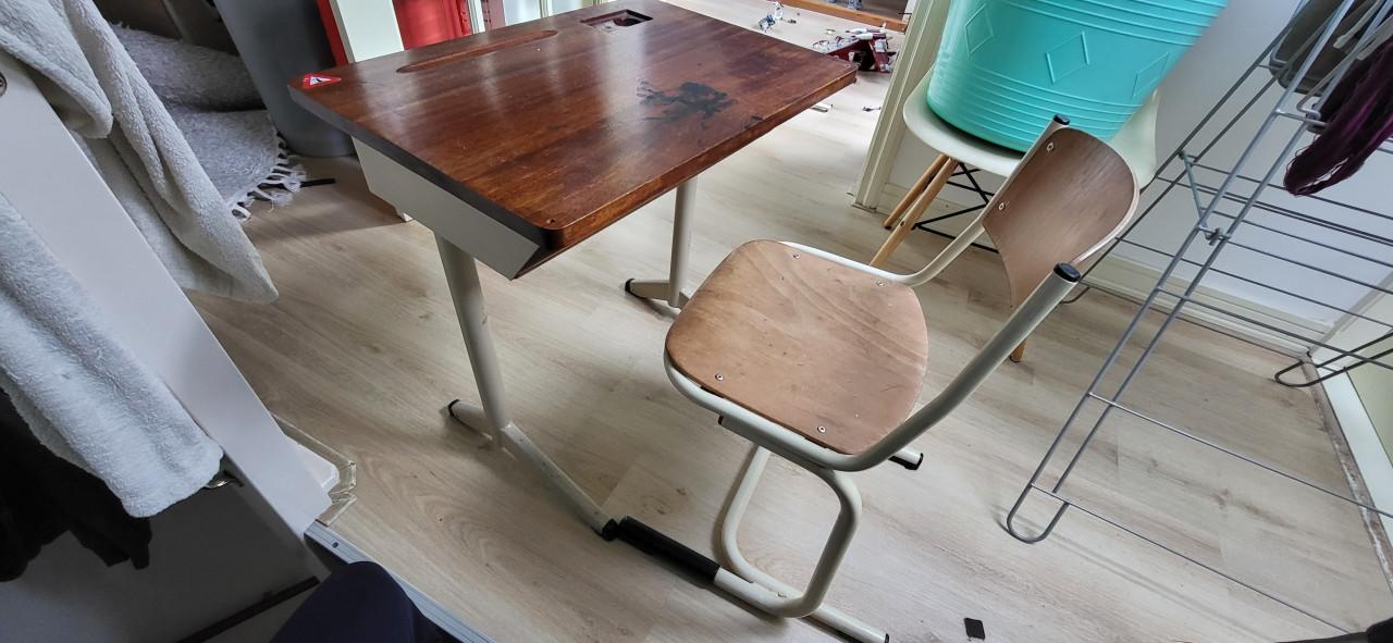 Gratis Kinder bureau en stoeltje