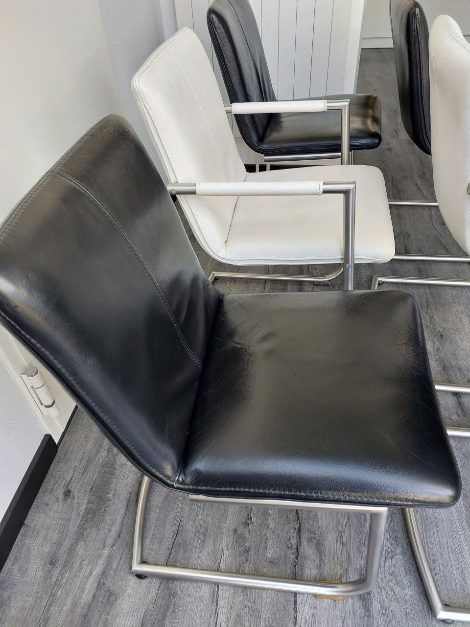 6 LEREN EETKAMERSTOELEN.