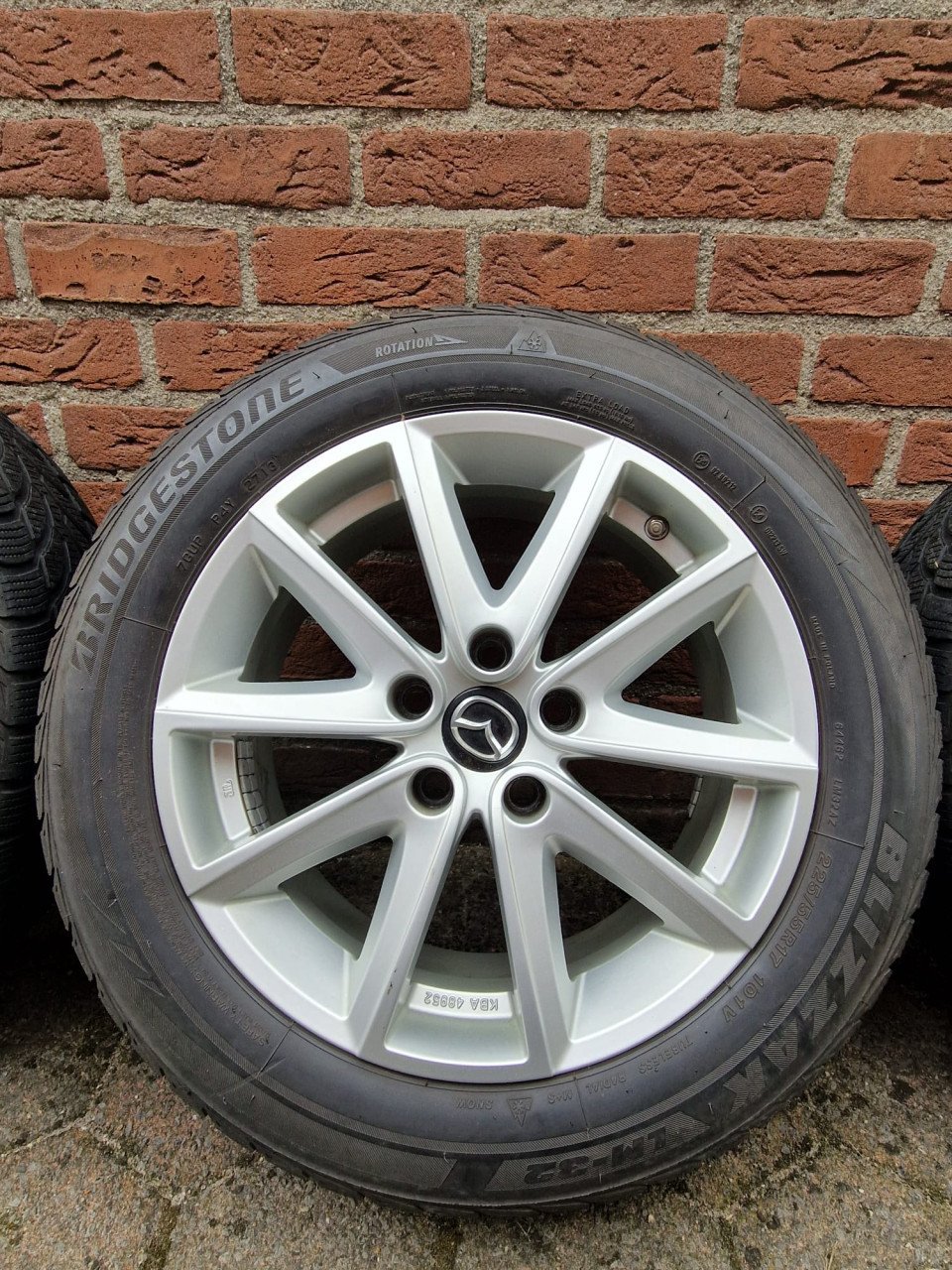 Winterbanden 17 inch: Bridgestone Blizzak LM-32. Bandenmaat 225/55R17