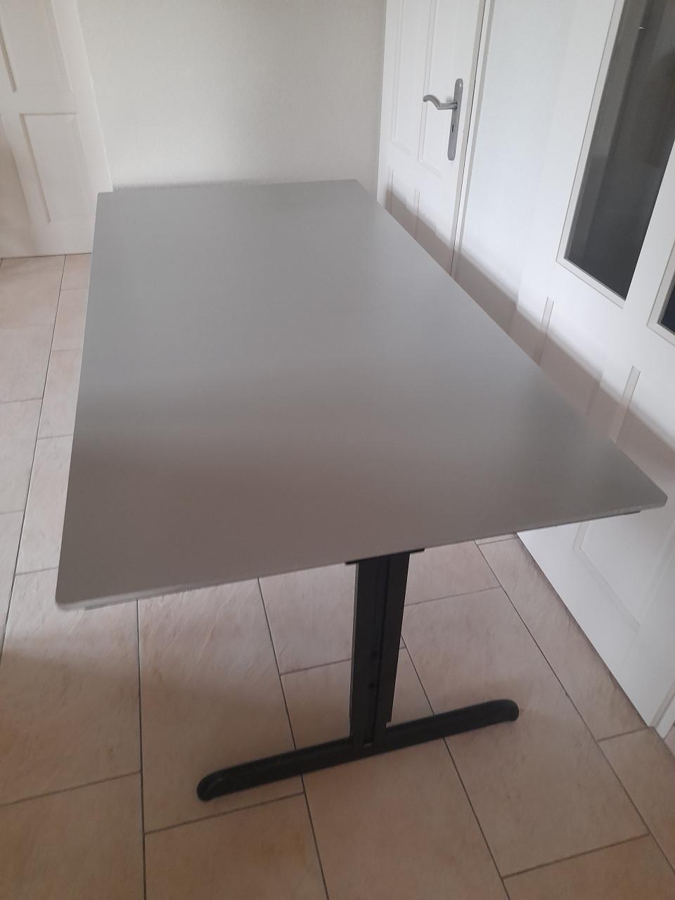 Groot stevige in hoogte verstelbaar bureau (AHREND) 100 x 200