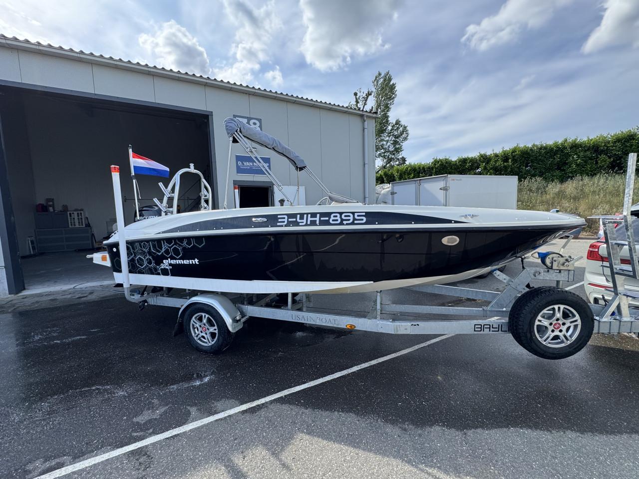 Prachtige Bayliner Element XL, 100pk Mercury 4 takt met trailer