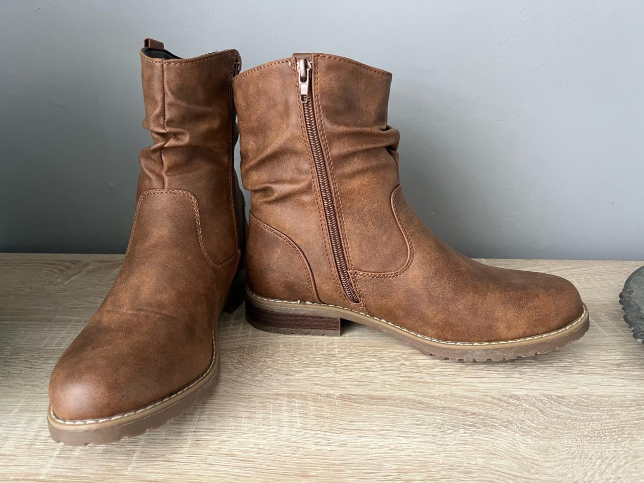 Nieuwe enkellaarsjes maat 39