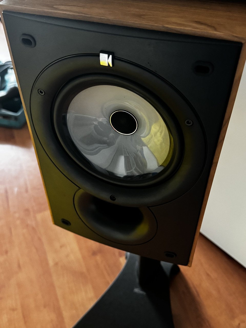KEF Q15 hifiluidsprekers met vogel standaards