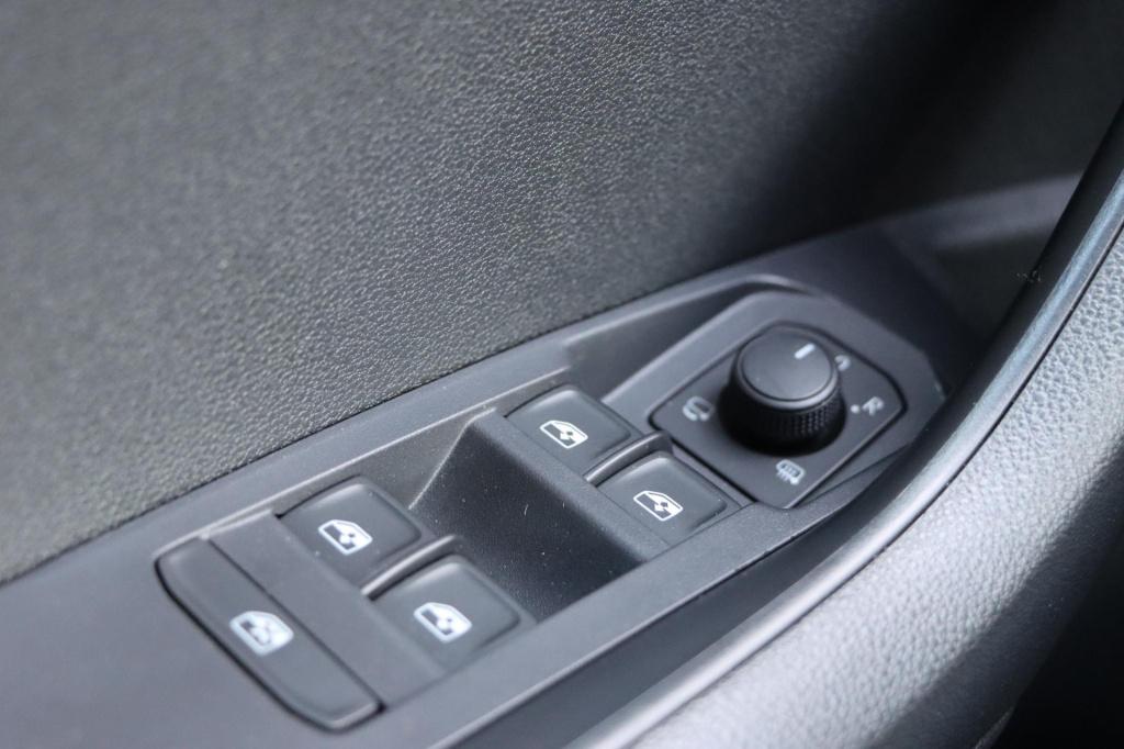 Skoda Karoq 1.5 tsi sportline business 150pk dsg7