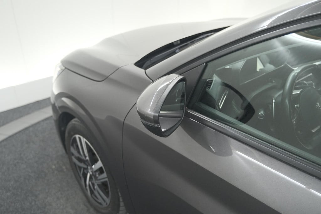 Peugeot 208 puretech 100 eat8 allure | camera | apple carplay | navigatie |