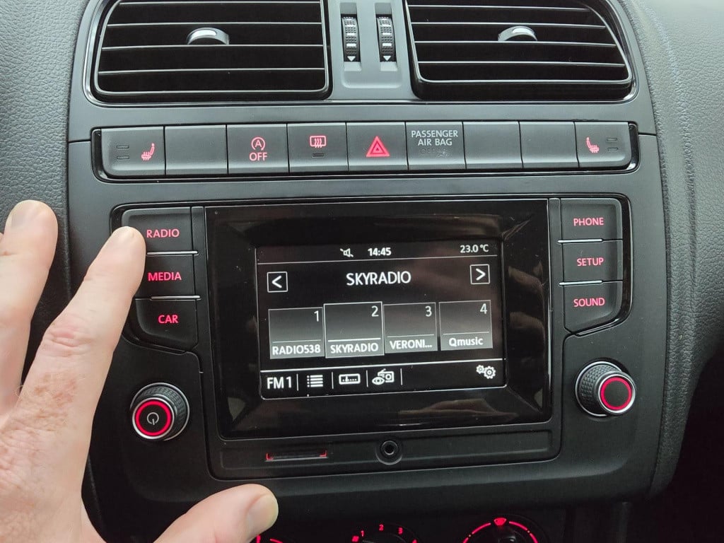 Volkswagen Polo occasion 1.0 business r met sportvelgen en bluetooth connec