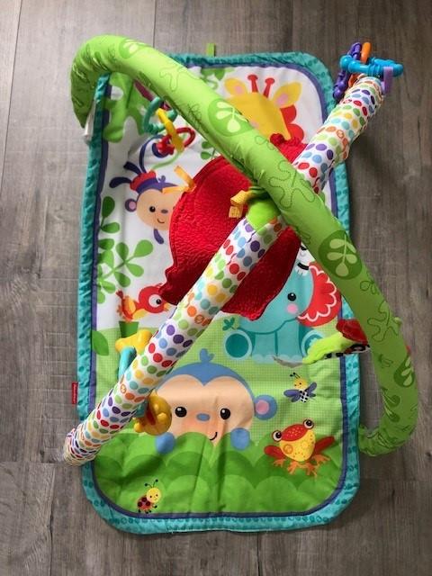 Kleurig kinderkleed met bogen en leuke & leerzame accessoires!