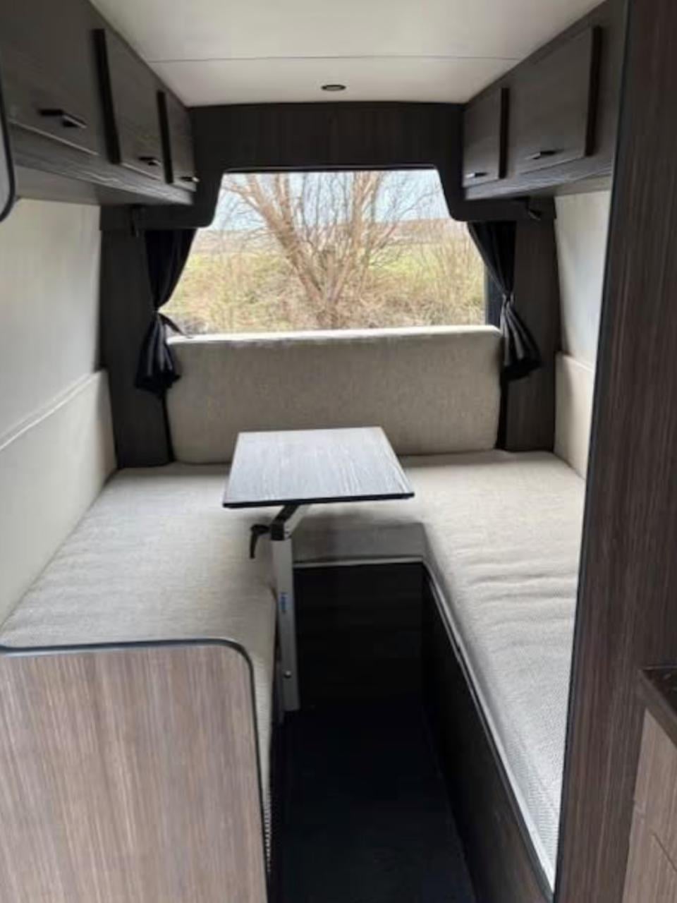 Mercedes-Benz Onbekend 906 ka 35 sprinter 318cdi mooi zelfbouw interieur.