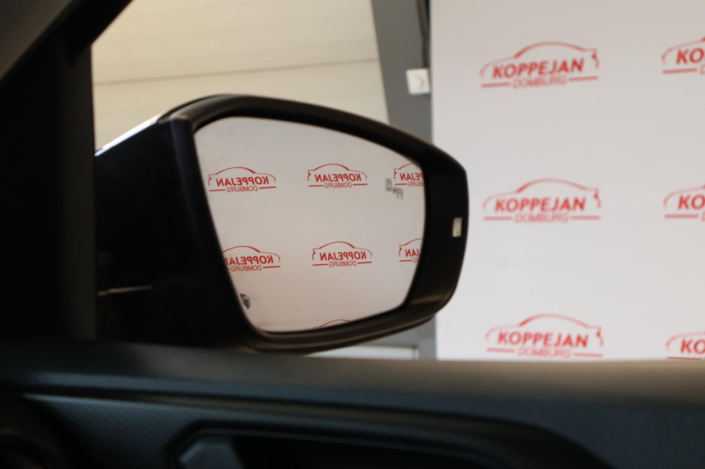 Volkswagen T-cross 1.0 tsi life nl auto, appconnect, leder, pdc, acc