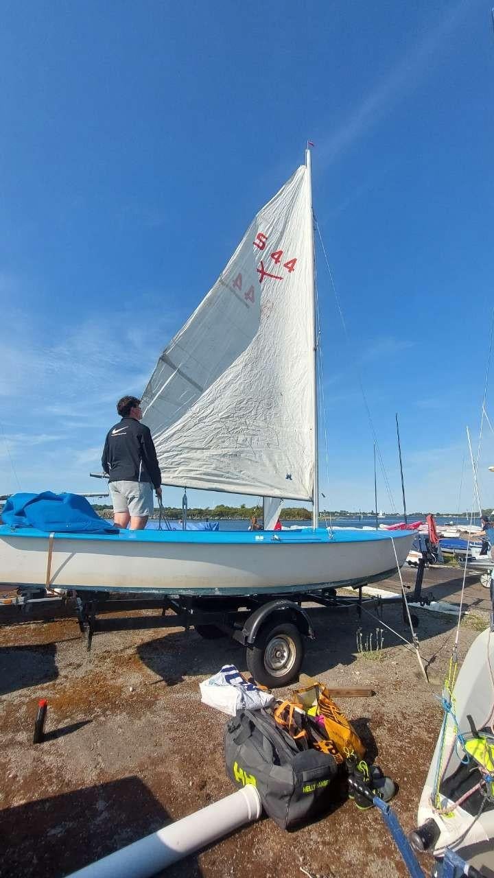 Leuke flying arrow 5.60m zeilboot met trailer