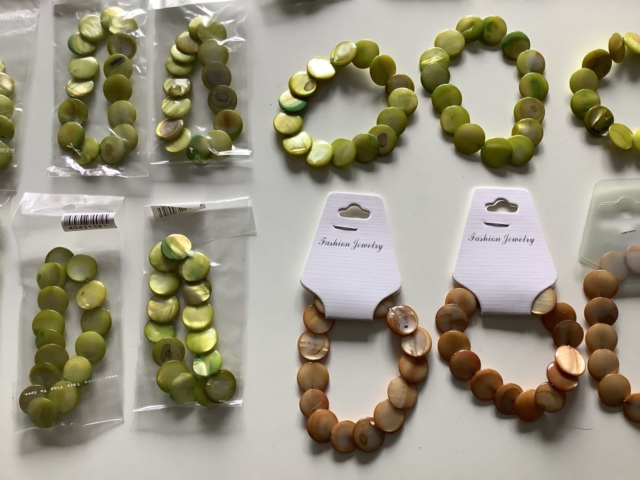 Partij hele leuke armbandjes voor bodemprijsje.  (partij 124).