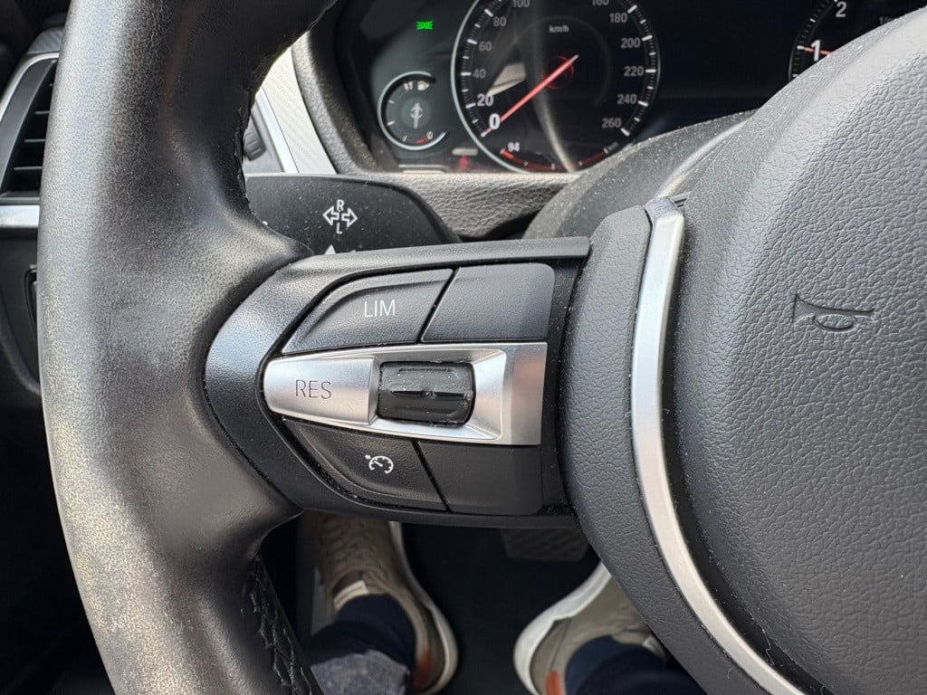 BMW 3-serie touring 318i edition m sport shadow executive