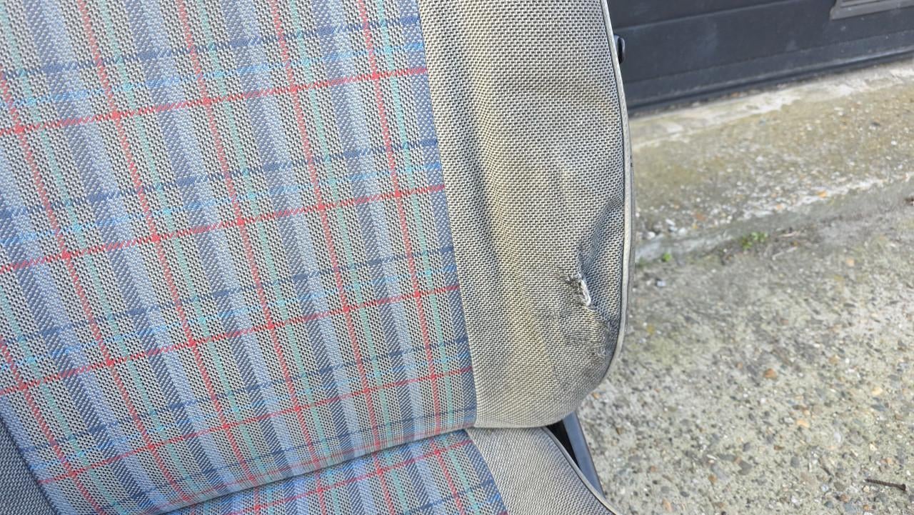 VOLKSWAGEN GOLF 2 INTERIEUR MOET WEG!