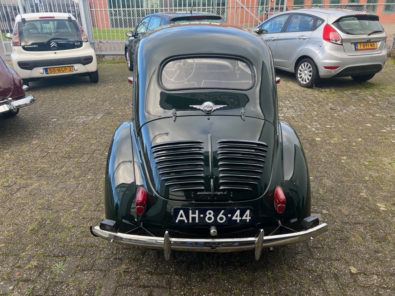 Prachtige Renault 4 CV uit 1957