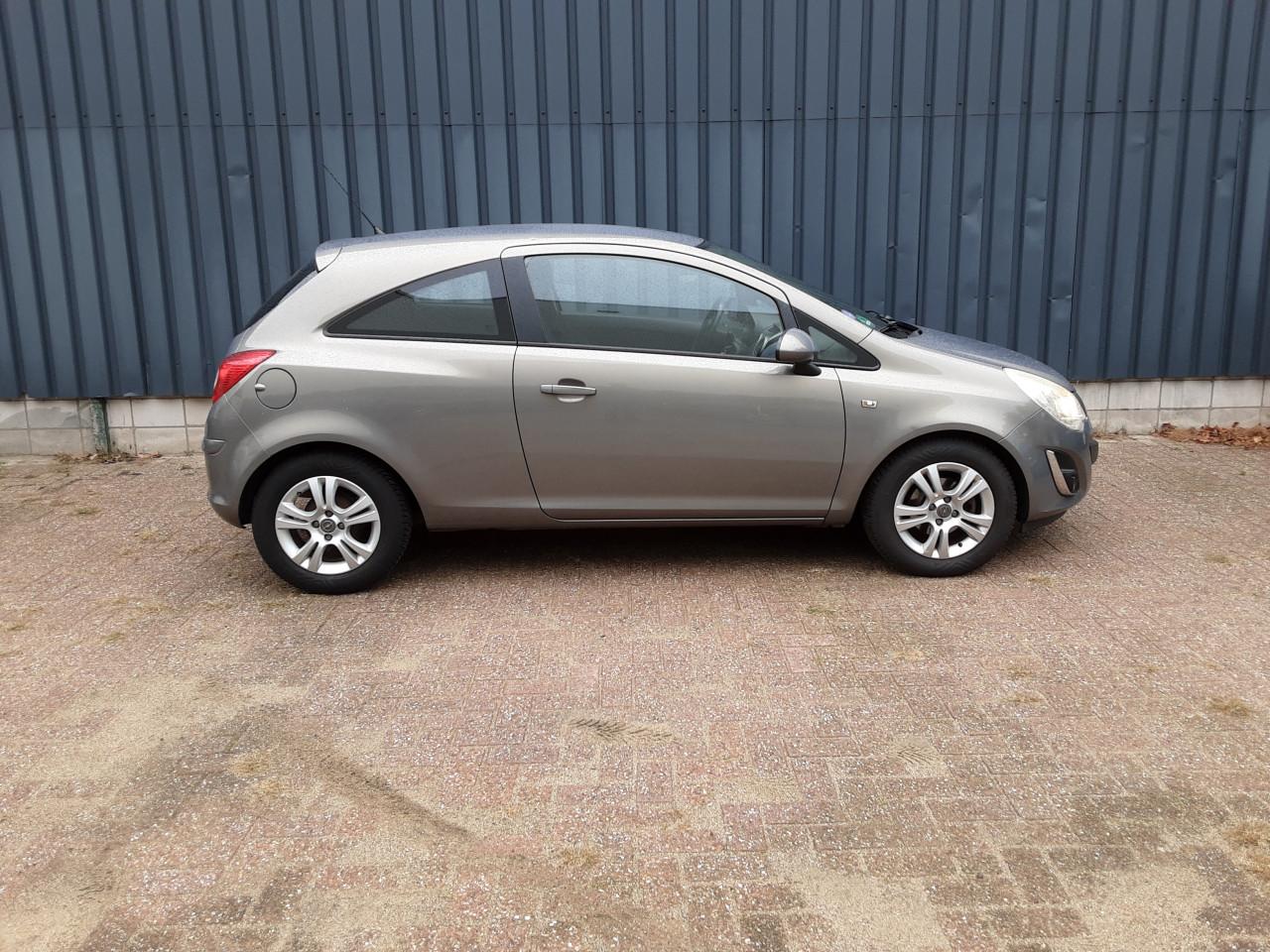 Opel Corsa 1.2-16V Cosmo