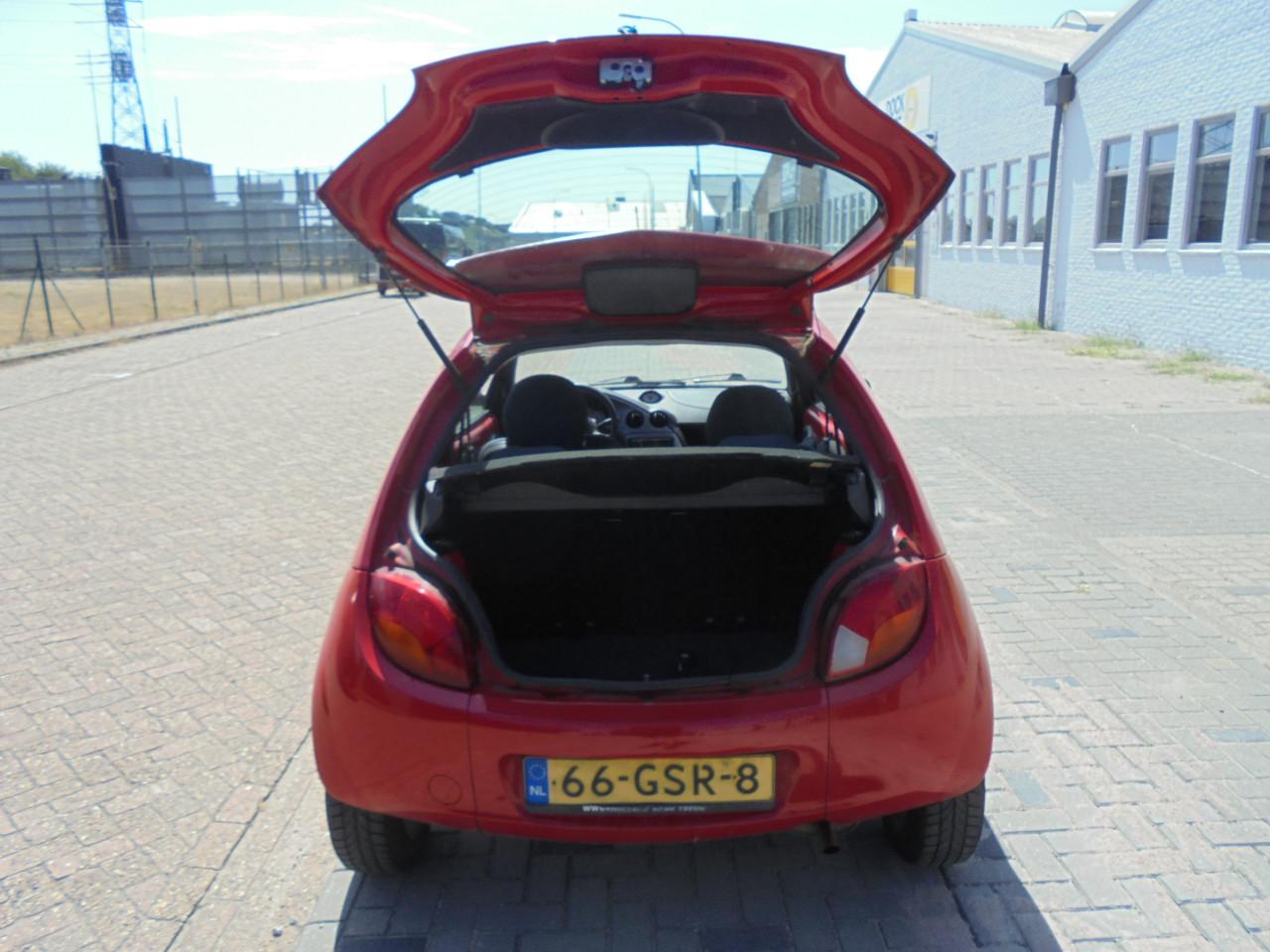 Zo meeneem auto Ka in de Cool & sound uitvoering 143.253 Km