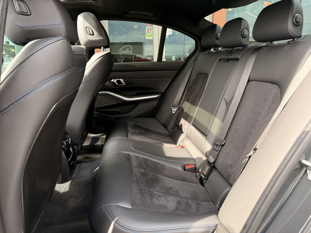 BMW 3-serie 330e | m-sport | harman kardon | pano | cruise | stoelverwarmin