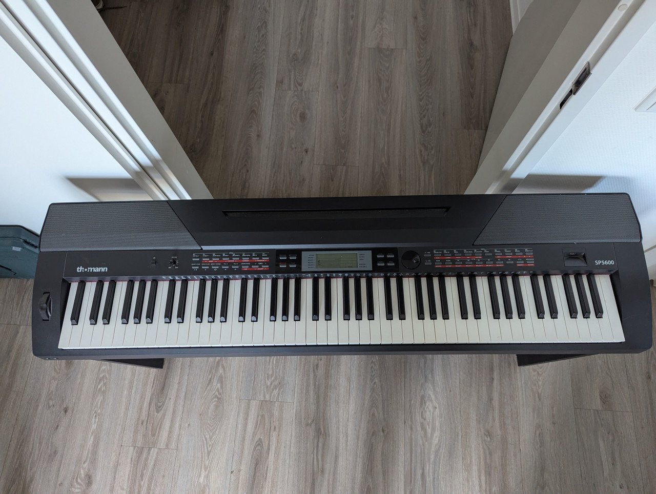 Thomann SP-5600 + standaardmeubel