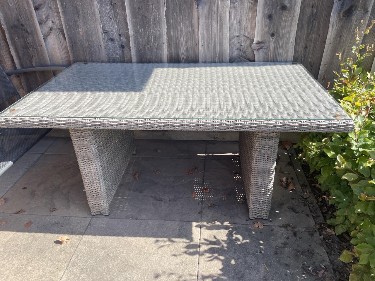 Tuintafel met glasplaat (stevige tafel)