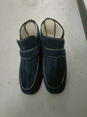 Verbandpantoffels. Maat 44. Kleur: blauw