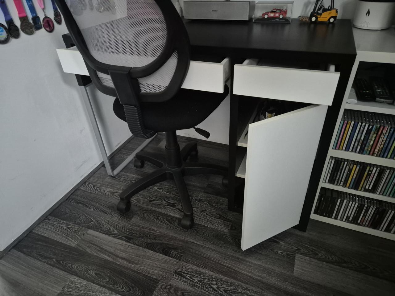 Bureau met stoel