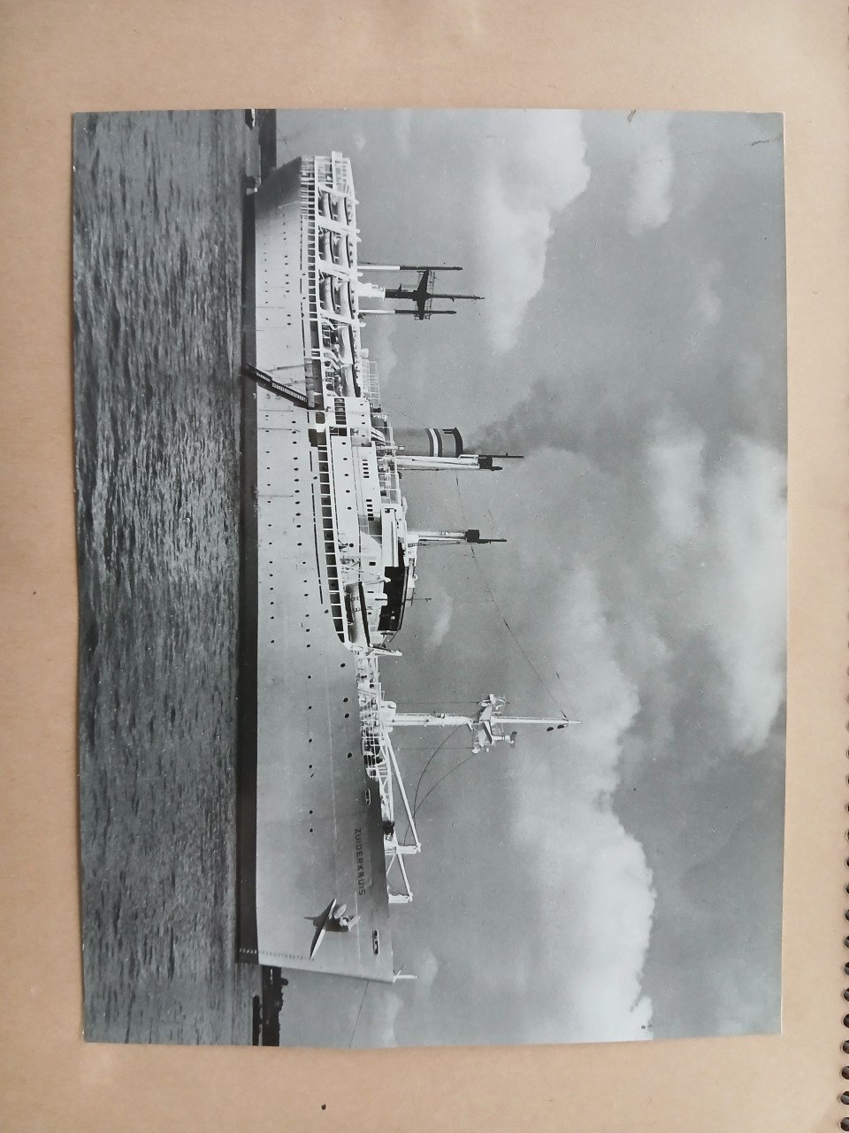 Plakboek met oude scheepfoto's