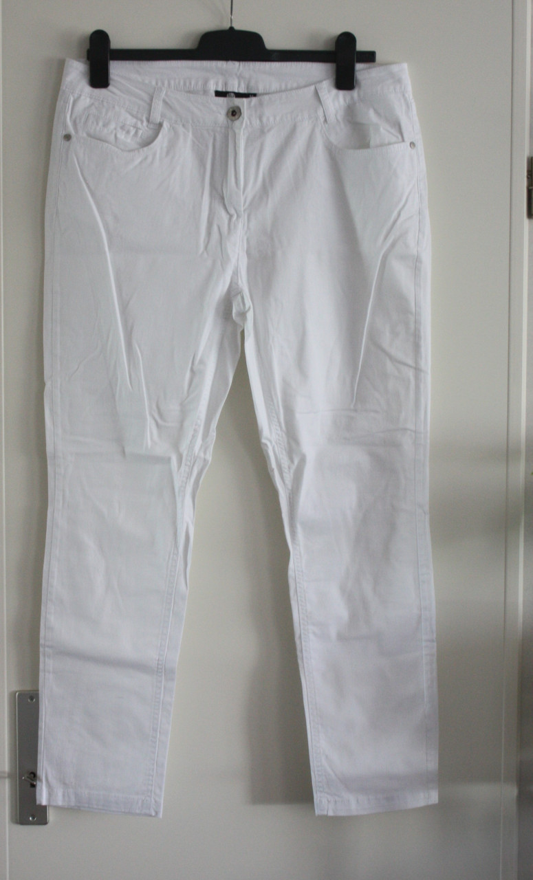Witte broek maat m